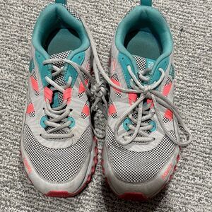 KSwiss Sneakers - Gray and Pink